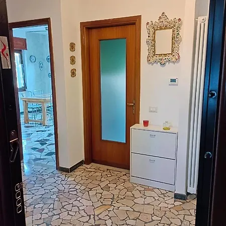 Doppi Bagni Sei Posti Letto 아파트 비베로네